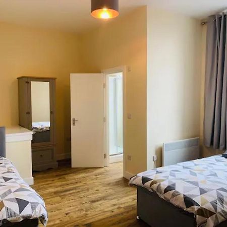 8 Fish Street, Budget City Centre Accomodation ลีดส์ ภายนอก รูปภาพ