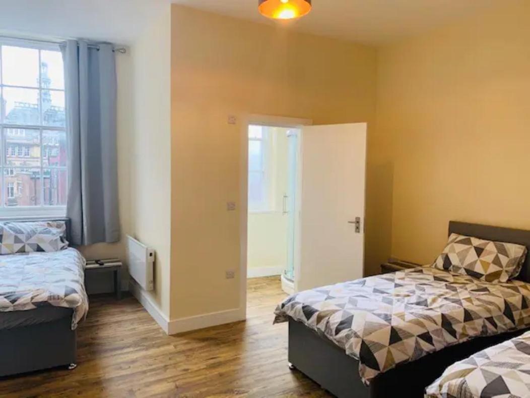 8 Fish Street, Budget City Centre Accomodation ลีดส์ ภายนอก รูปภาพ